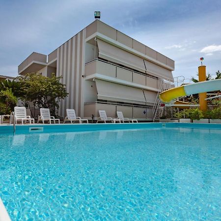 Holiday Club Residence Alba Adriatica Dış mekan fotoğraf