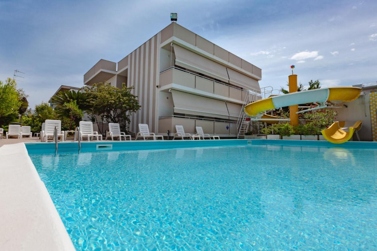 Holiday Club Residence Alba Adriatica Dış mekan fotoğraf