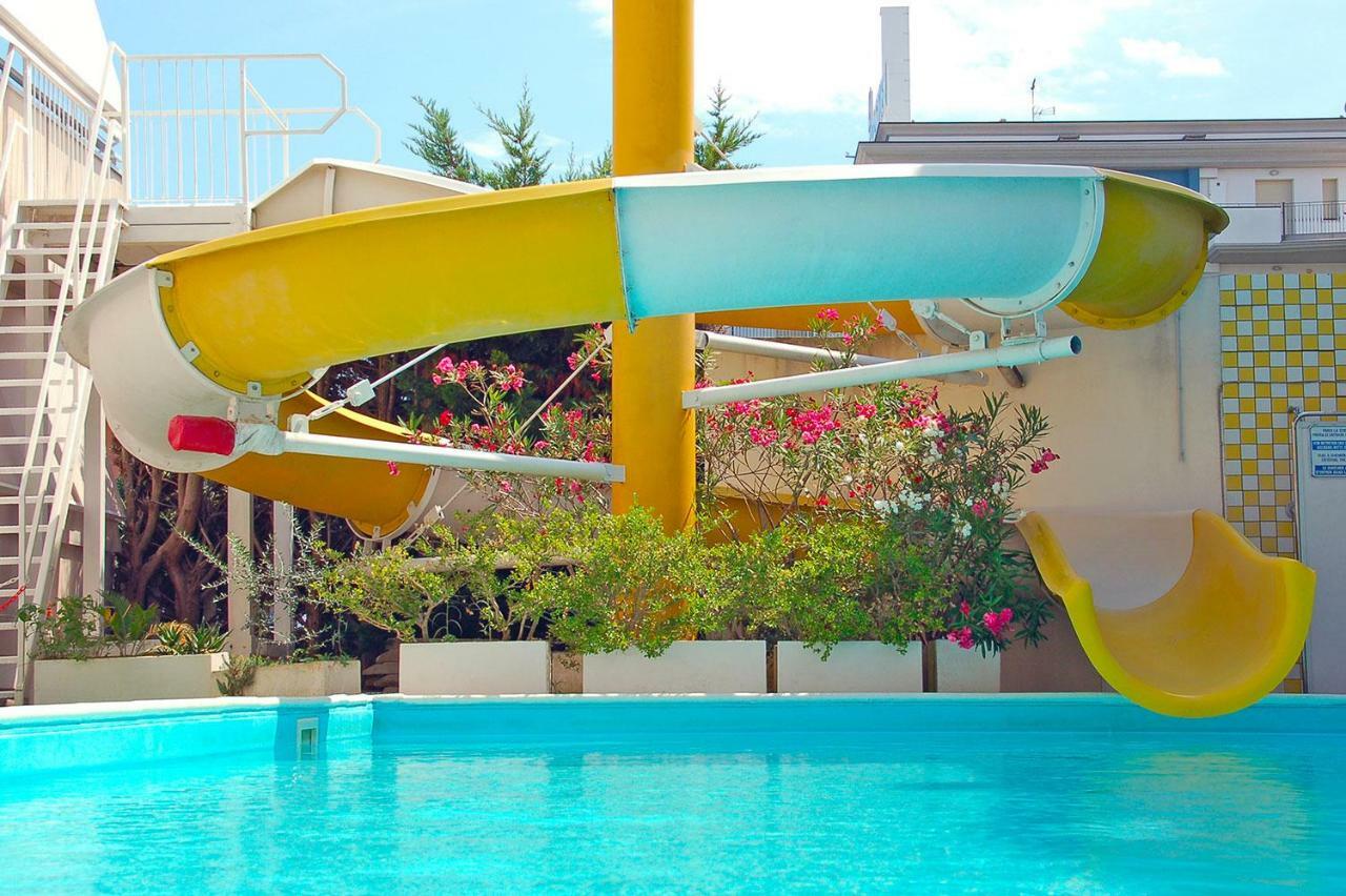 Holiday Club Residence Alba Adriatica Dış mekan fotoğraf